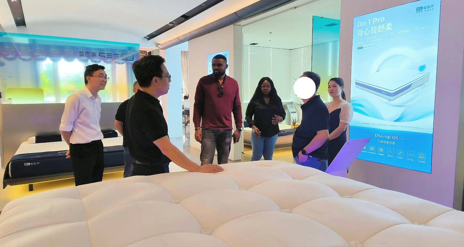UK Delegation Visits AI Smart Mattress Headquarters in Changsha, Exploring Cutting-Edge Sleep Technology.